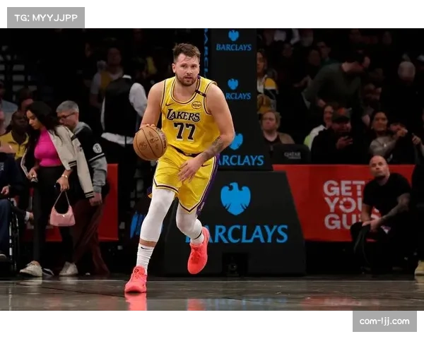 东契奇后场logo三分命中,赛前热身惊艳